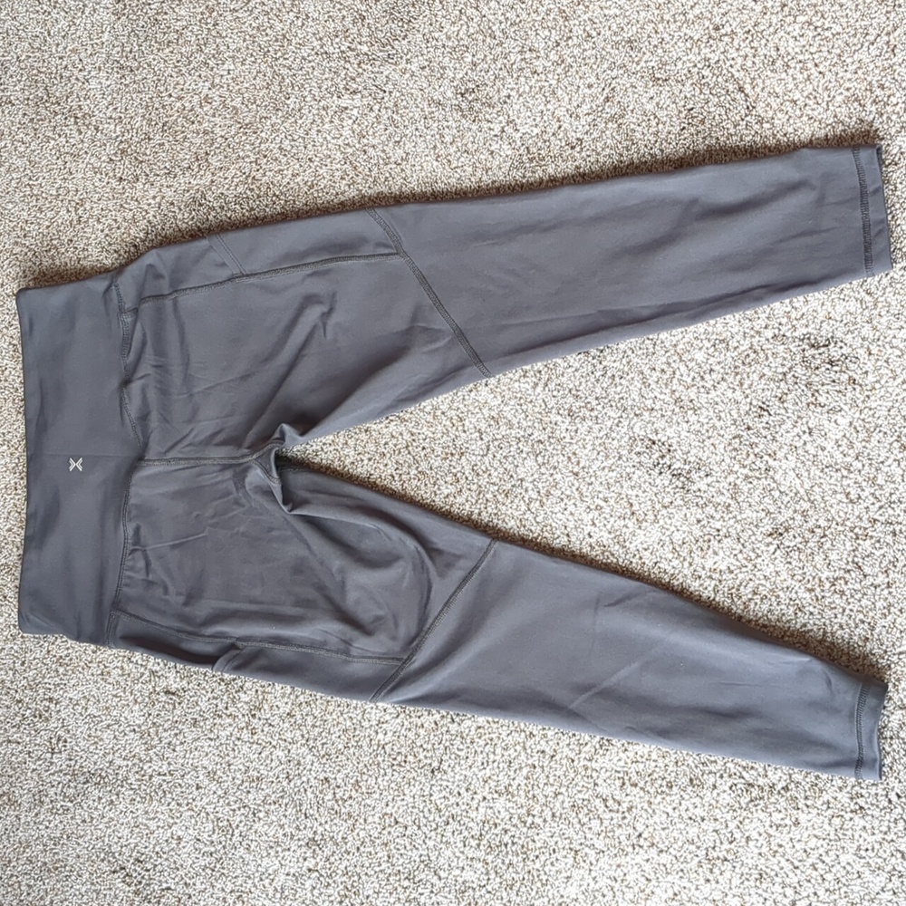 Xersion Women's M Ever Ultra 7/8 Gray Leggings - Picture 8 of 9